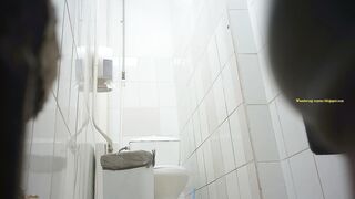 Pissing on snowman porn