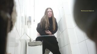  Toilet Voyeur