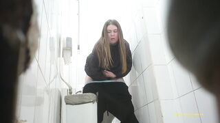 Pissing on snowman porn