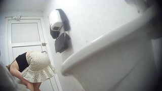 Girl pissing out car window porn