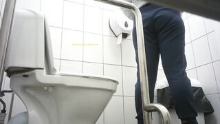 Woman pissing in toilet porn