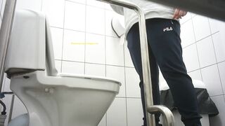 Woman pissing in toilet porn
