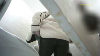Woman pissing heraelf porn