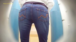 Women pissing and walking porn