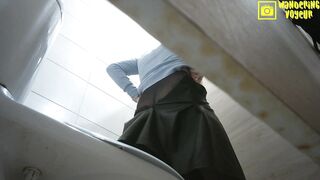 Pissing and wiping porn