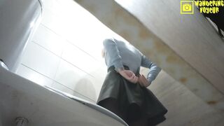 Pissing and wiping porn