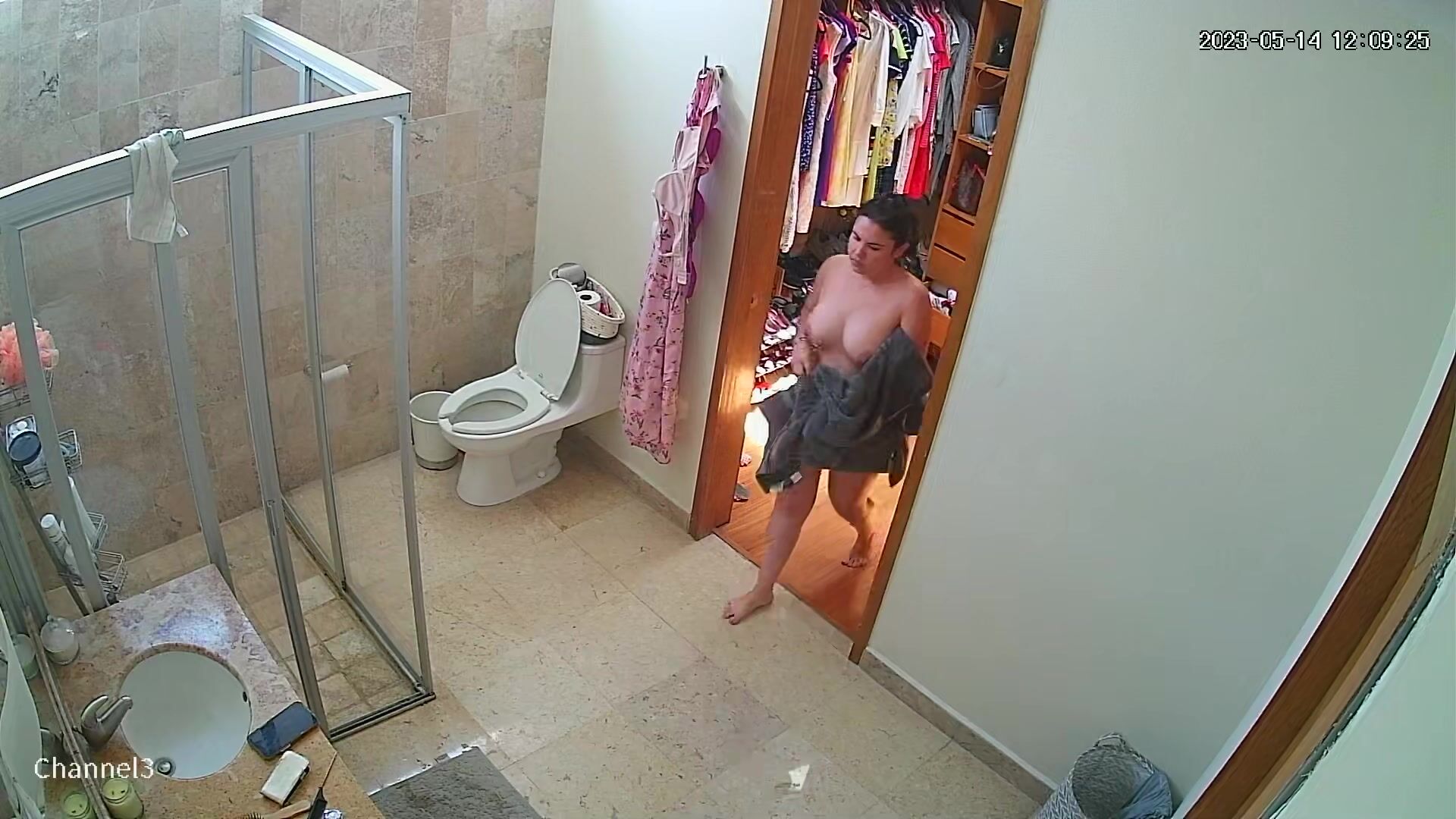 Teen shower hidden cam