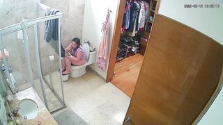 Woman pissing herself porn