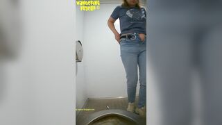  Toilet Voyeur