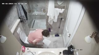 Teen girls peeing timbler
