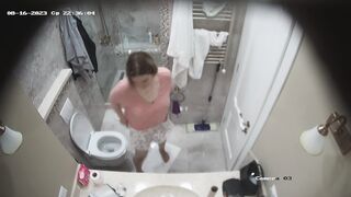 Teen girls peeing timbler