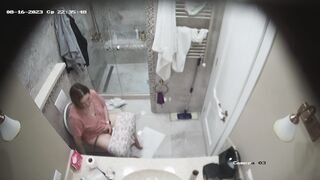 Teen girls peeing timbler