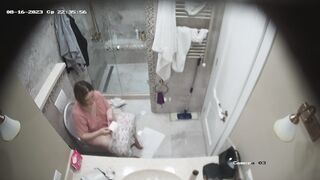 Teen girls peeing timbler
