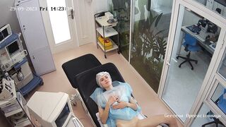 Women doctor perfoming gyno exam porn