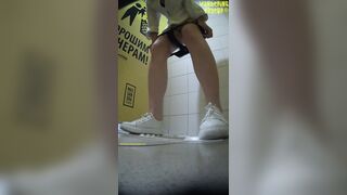 Nude japan girls peeing in the street