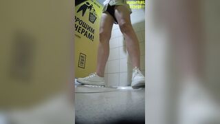 Nude japan girls peeing in the street