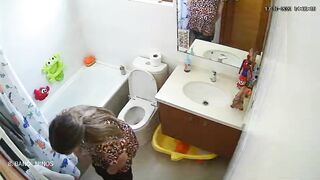 Girls peeing onguys
