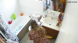 Girls peeing onguys