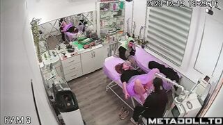 Naked Muslim woman in a beauty salon (2023-12-19)