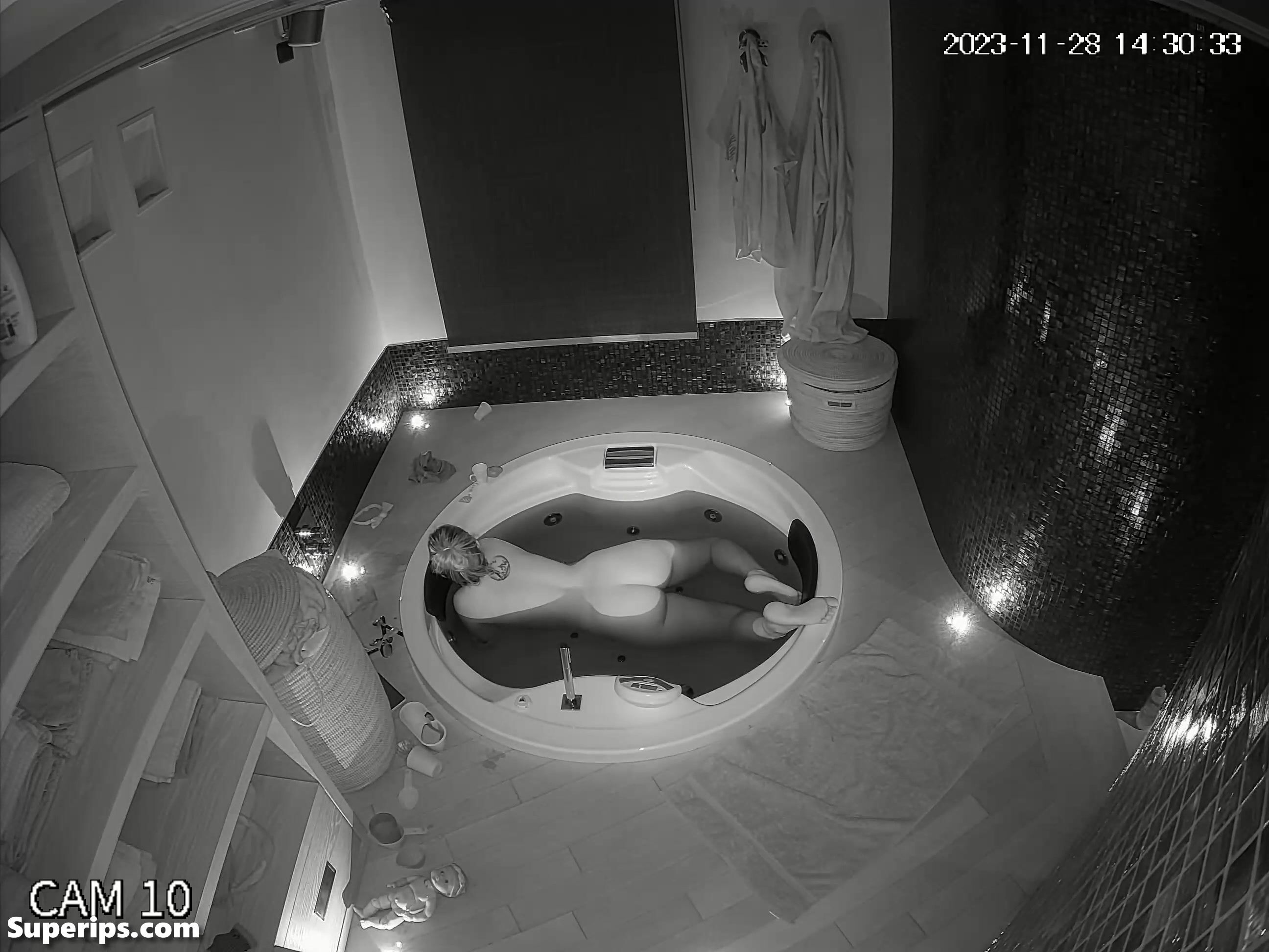 Pregnant French mom gets fucked in the Jacuzzi