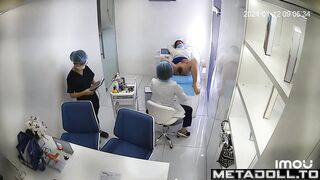 Women doctor perfoming gyno exam porn (2024-01-12)