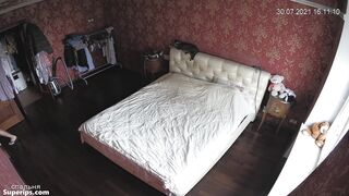 Russian woman gets cum inside her pussy