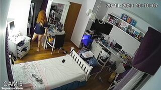 Young redheaded girl shows her ass in panties