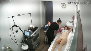 Estonian mom finally showed her tight pussy in the beauty shop