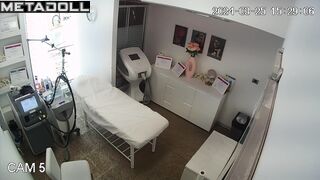 Amateur mother shaves her vagina in Spanish waxing salon
