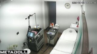 Chubby busty sex worker gets an orgasm during shaving session in Swedish beauty shop