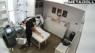 Turkish doctor finally showed her small and tight pussy in the waxing salon