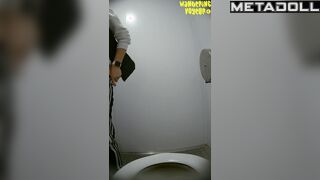  Girls peeing
