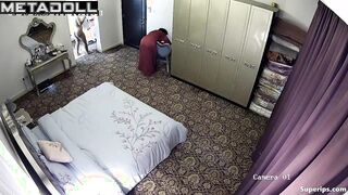 Married Arabian couple fuck in their bed
