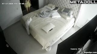 Mature Latina lesbians fuck on their bed
