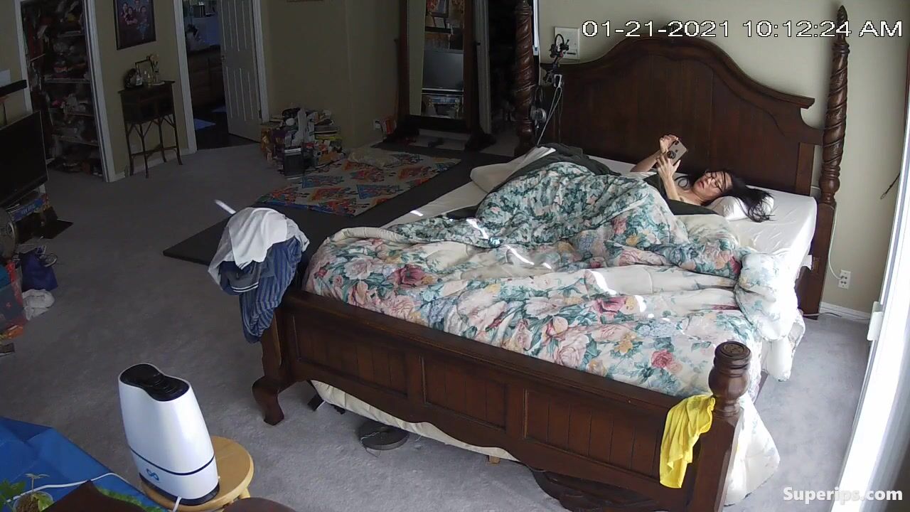 Mature Asian couple fucks in their bed