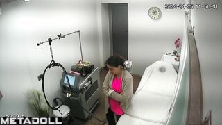 Innocent Canadian redhead fancy woman waxing pussy in beauty salon