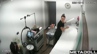 Spanish bar dancer finally showed her hot pussy in the waxing salon