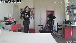 ﻿German college girl is changing clothes