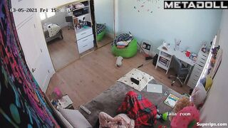American brunette girl masturbates