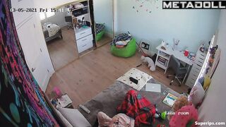 American brunette girl masturbates