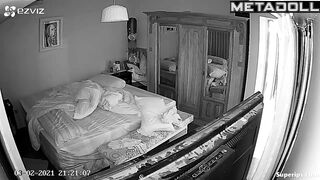 Chubby Latina masturbates in her bed