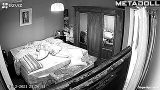 Chubby Latina masturbates in her bed