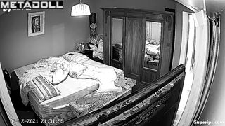 Chubby Latina masturbates in her bed