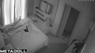 Mature American blonde MILF fingers her pussy while dreaming of mesmerize porn