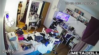 ﻿Redhead girl cleaning her room in her underwear