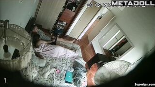Teenage stepdaughter gives her dad a handjob