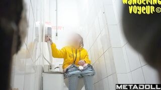 Wandering Voyeur - Shopping centre WC-210