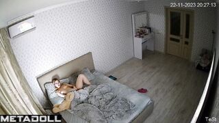 Georgeouse blonde mom is masturbating online