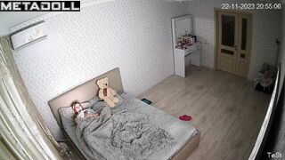 Georgeouse blonde mom is masturbating online