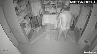 Petite pregnant woman gets fucked